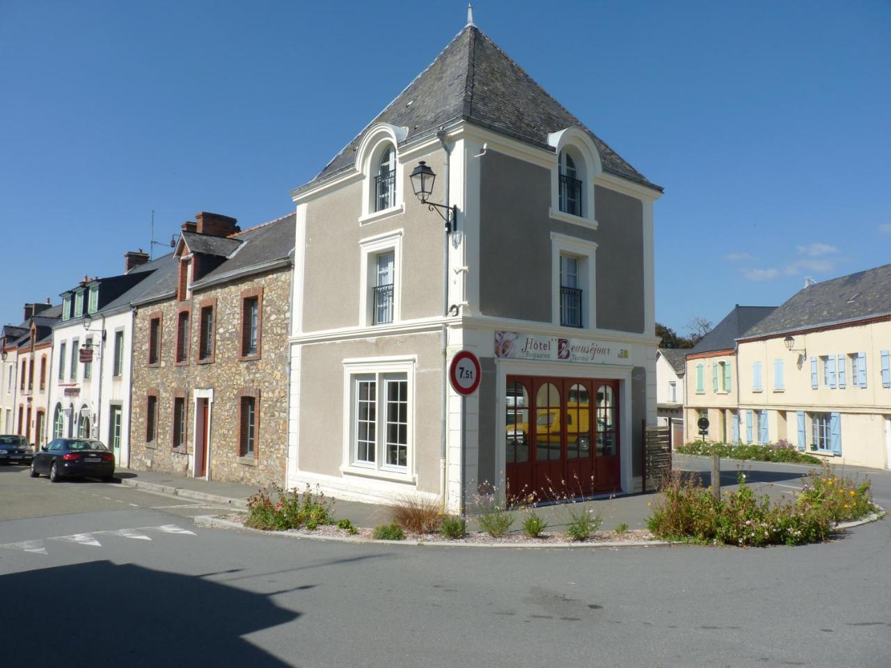 Hotel Beausejour Sainte-Suzanne  Exteriér fotografie
